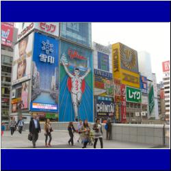 dotonbori-huge-neon-signs.JPG