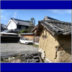 mud-wall-shed-nara.JPG