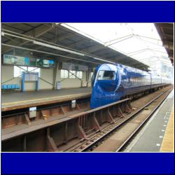 rapito-nankai-train-to-kansai-airport.jpg