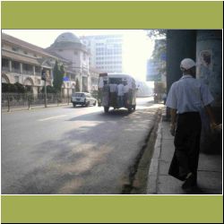 crowd-that-bus.jpg