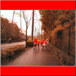 the-way-elementary-kids-go-to-school-in-japan.jpg