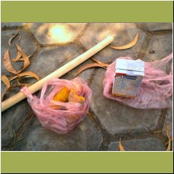 vientiane-roadside-lunch.jpg