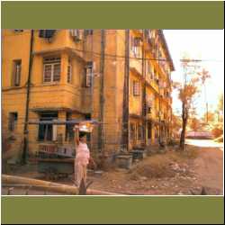 yangon-basket-on-head.jpg