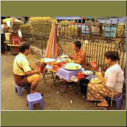 yangon-roadside-eating2.jpg