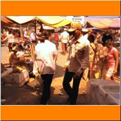 buy-your-food-here-phnom-penh.jpg