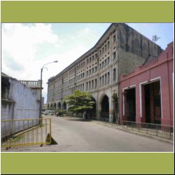 colombo-old-curved-building.JPG